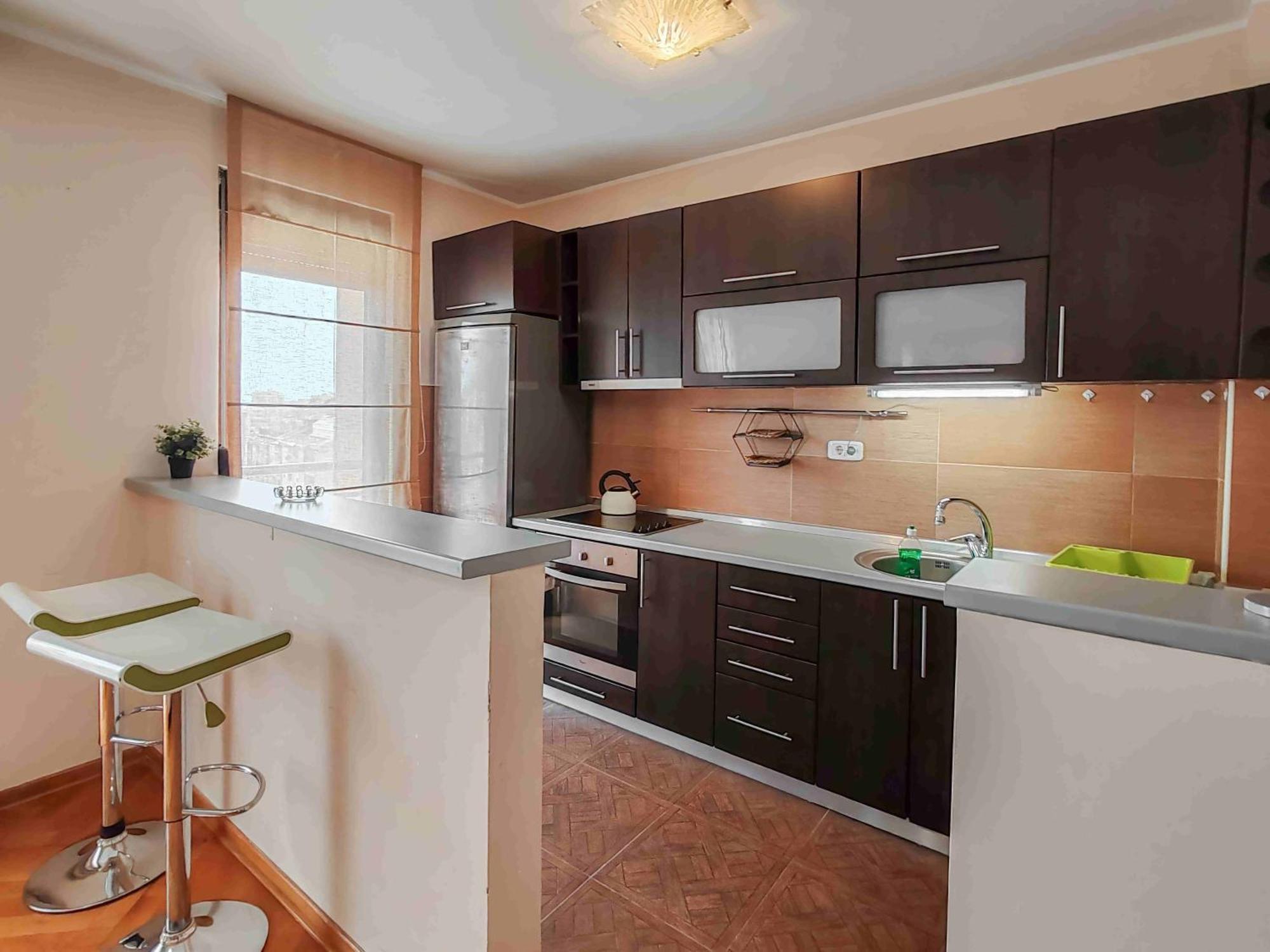 Sunny Three-bedroom In *