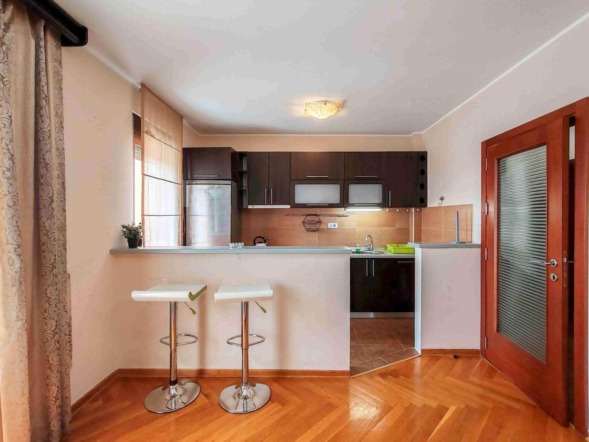Sunny Three-bedroom In
